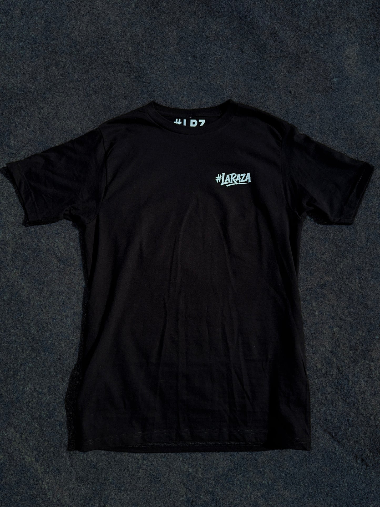 Camiseta #LaRaza — FINO POR DENTRO. FIRME POR FUERA